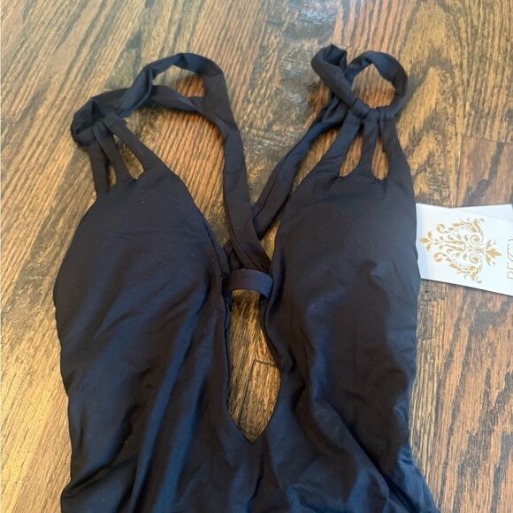 NWT Becca Women's Black Color Code Cutout Plunge Neck One-Piece size small - Picture 3 of 6